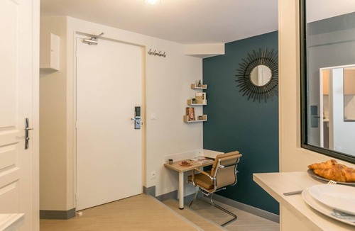 Passy Apartment | Tour Eiffel - Nicolo 13: cosy apartment for 2