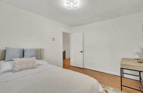 North Cambridge Apartment | townhouse style two level apartment