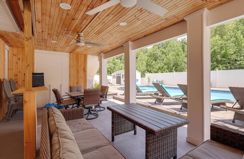 Golts Apartment | Townsend Suite w/ Shared Pool & Lounge Patio!