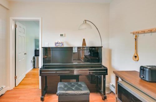 Winchester Apartment | Train to Boston! Cozy Apartment in Winchester