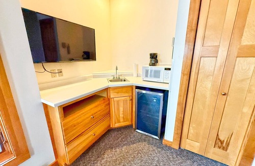 Lutsen Condo | Tranquil 1 bedroom North Shore retreat with views of Lake Superior or Poplar River