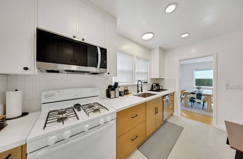 Mid Central House | Tranquil Charm · Chic Pasadena Gem!