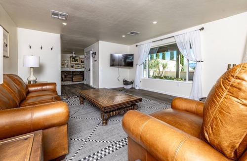 Desert Hills Estates House | Tranquil Green Valley Getaway, Hike, Relax & Spot Rare Birds!