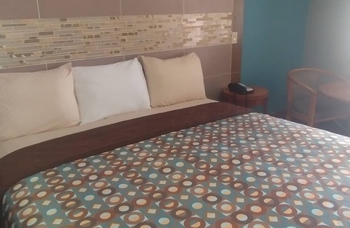 South Wrigley Hotel | Travel Eagle Inn Motel