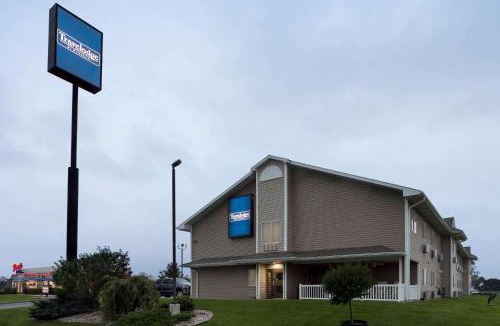 Missouri Valley Hotel | Travelodge by Wyndham Missouri Valley