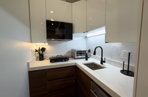 Fenway–Kenmore Apartment | Trendy 2BR Plus Family Getaway | Suite 4