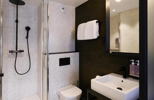 Batignolles Hotel | TRIBE Paris Batignolles