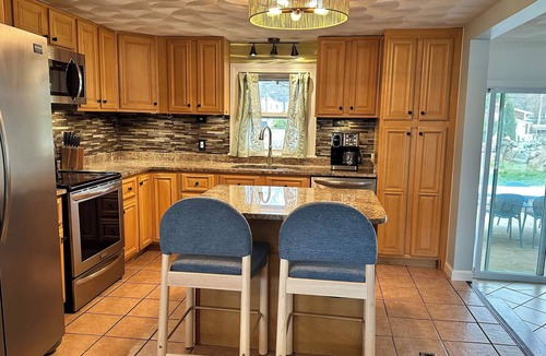 Saunderstown House | Trident Shores - Lake Views - Hot Tub - Sleeps 16