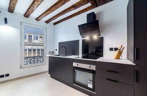 Melun Apartment | Triplex Belle Époque Hypercenter