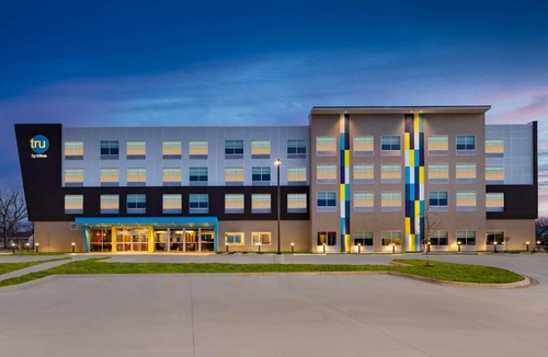 Oshkosh Hotel | Tru By Hilton Oshkosh