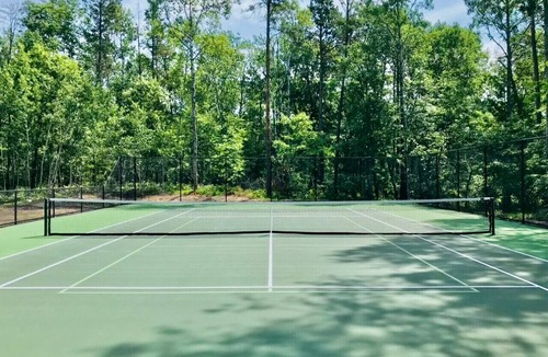 Nisswa Cabin | True North Little Cabin has an Outdoor Sauna and Tennis Court in Nisswa, MN, near Brainerd. Sleeps 2-4 pp.