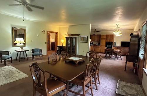 Holcomb House | True River Frontage nPrivate grounds 3-bedroom housenEnjoy a relaxing stay