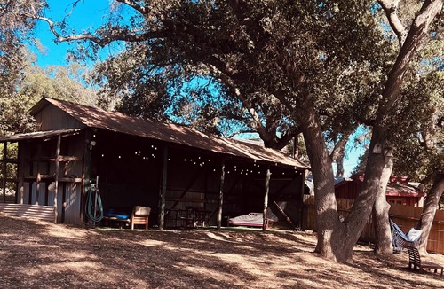 Meiners Oaks House | tucked away with room to play