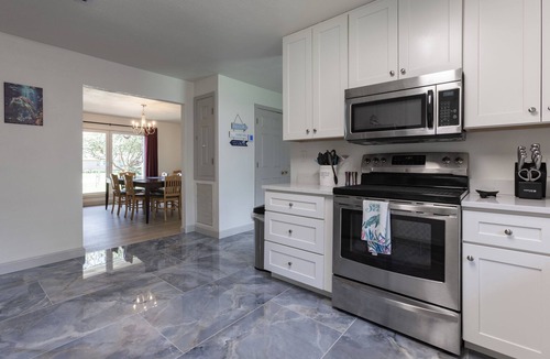 Foley House | Turtle Time Retreat-Close To OWA, Tanger, Hospital! Game Room, Hot Tub!