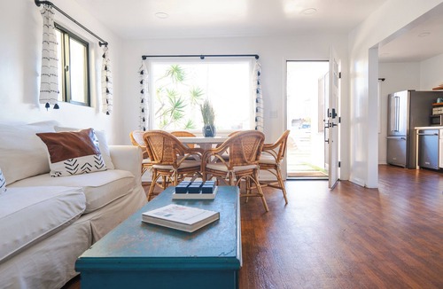 Pierpont Bay House | Twin Palms Ventura Pierpont Beach Bungalow Steps from the Ocean Newly Renovated