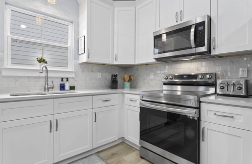 Gulfport House | Two Amazing Modern & Spacious Beach Retreats, 9 Bedroom, 6 bathrooms
