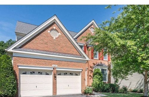 Chantilly House | Two Full Bed and Full Bath with walking closet in quite are