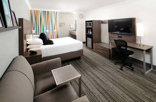 Temecula Hotel | Two Large Room Near Scenic Temecula Wineries!