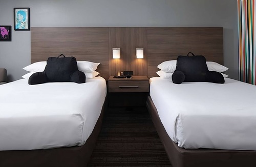 Temecula Hotel | Two Large Room Near Scenic Temecula Wineries!