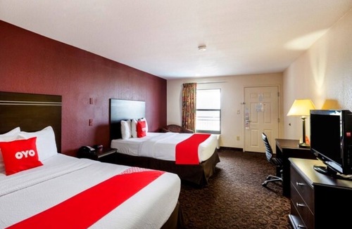 Port Allen Hotel | Two-Queen Room Sanctuary | Family-Friendly Stay Near LSU and Popular Dining Spot