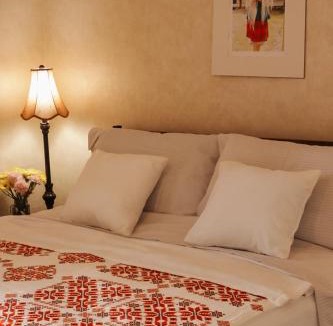 Barrington Apartment | Ukrainian Getaway, 8 min to beach, World Cup 35 miles