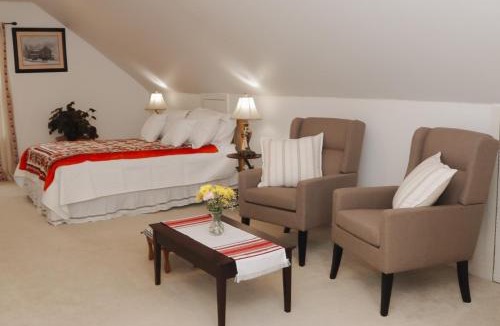 Barrington Apartment | Ukrainian Getaway, 8 min to beach, World Cup 35 miles