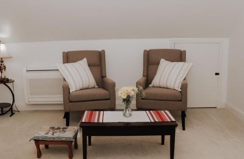 Barrington Apartment | Ukrainian Getaway, 8 min to beach, World Cup 35 miles