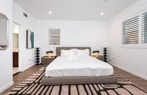 Pico - Robertson Apartment | Ultimate Luxurious Penthouse with Private Balcony