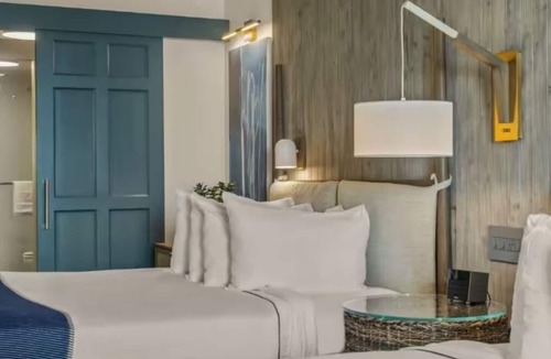 Goat Island Hotel | Ultimate Stay! Spacious Unit, Pool, Restaurant, Downtown Shopping District!