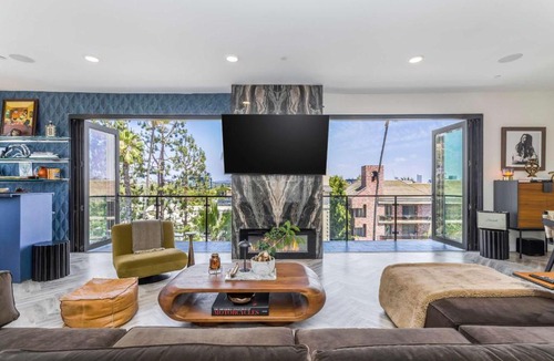 Beverly Grove Apartment | Ultra Luxury Residence with Rooftop Jacuzzi
