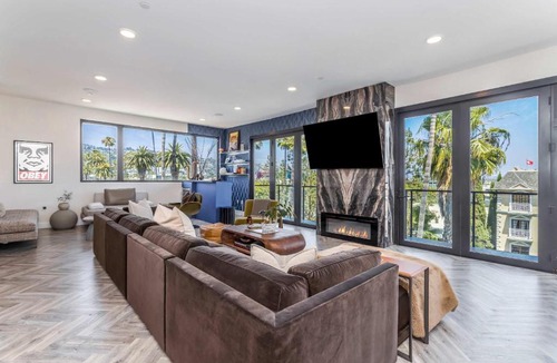 Beverly Grove Apartment | Ultra Luxury Residence with Rooftop Jacuzzi