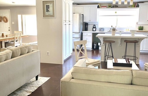 Temecula House | Unbeatable Location! Steps Away from Wineries! Modern-Country Serene Home
