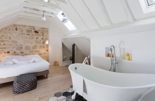 Bonne-Nouvelle Apartment | Under the White Arch, by Veeve