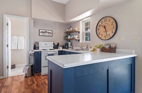 Colonial Pine Hills Apartment | Unique Barn Retreat by the Hills