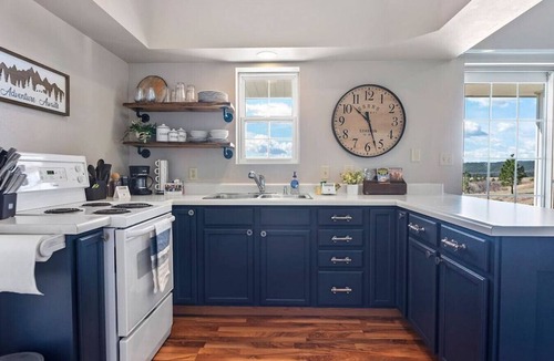 Colonial Pine Hills Apartment | Unique Barn Retreat by the Hills
