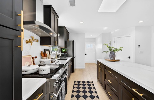 View Park-Windsor Hills House | Unique Downtown LA Gem: World Cup, SoFi, Gym & Games - 2 suites