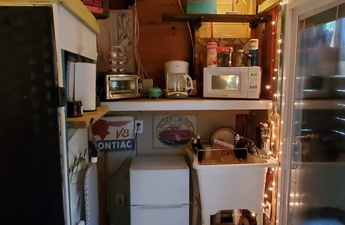 Mobile Apartment | Unique SheShed w/Outdoor Shower close to USA