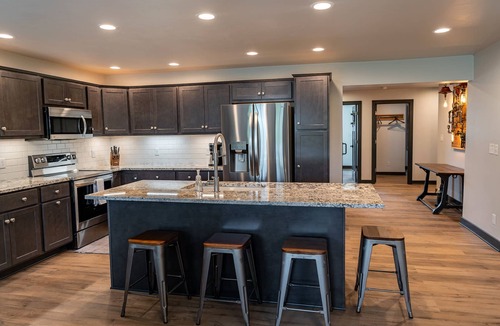 Manitowoc House | 𝗨𝗻𝗶𝗾𝘂𝗲 𝗦𝘁𝗮𝘆 at the Carriage Haus