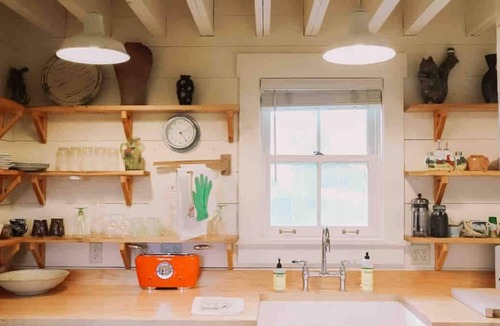 Almelund Cottage | Unity Farm -The Coop/tennis court/river access