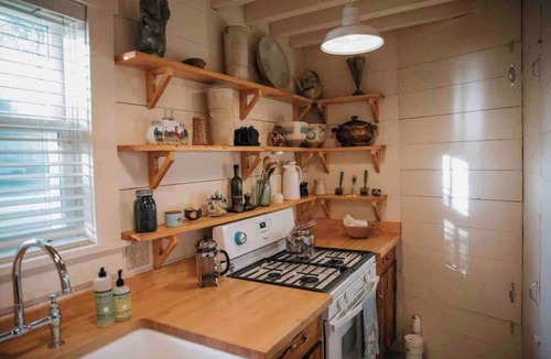Almelund Cottage | Unity Farm -The Coop/tennis court/river access