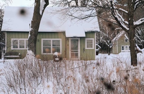 Almelund Cottage | Unity Farm -The Coop/tennis court/river access