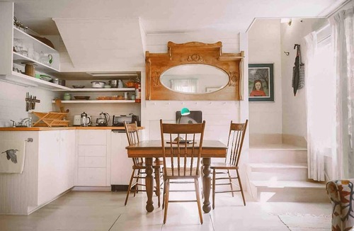 Almelund Cottage | Unity Farm-The Cottage/tennis court/river access