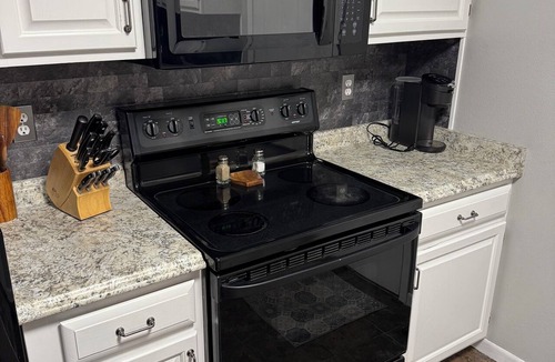 North Sioux City Condo | Unwind by the Lake - Spacious 3BR Condo, Minutes from Sioux City