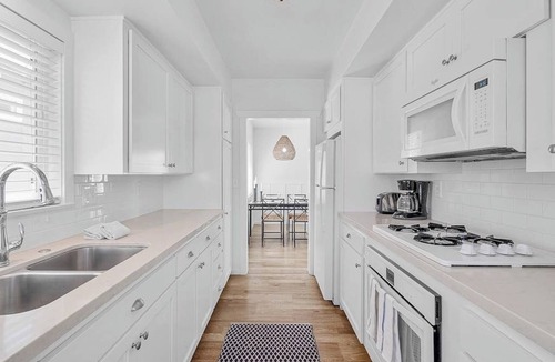 West Newport House | Updated 2nd-floor retreat with deck, AC, 2 car parking- steps from beach