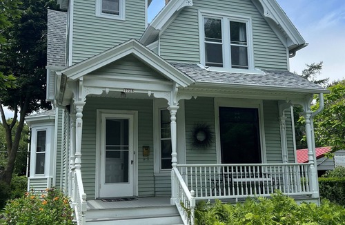 Sheboygan House | Updated Victorian in the Heart of Sheboygan. Beach, Downtown, Golf, Road America