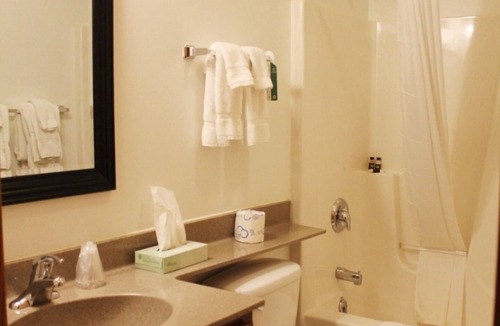 Iron Mountain Hotel | Upper Cedar Haus Retreat with Fireplace, Balcony & Mountain Views