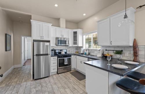 Midtown Sacramento Apartment | Upscale 1890s Historic Apartment