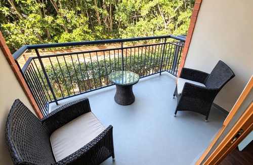 Westwood Apartment | Upscale 2BR/2BA Wilshire Corridor 30+ Nights Pool, Concierge & Fast WiFi