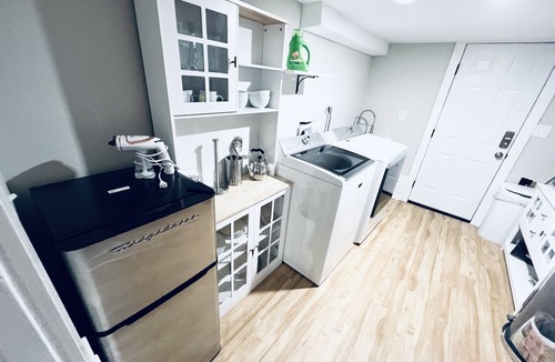 Northeast House | Upscale 4BDR Home @ Popular H Street Corridor+ Parking Free Cancellation