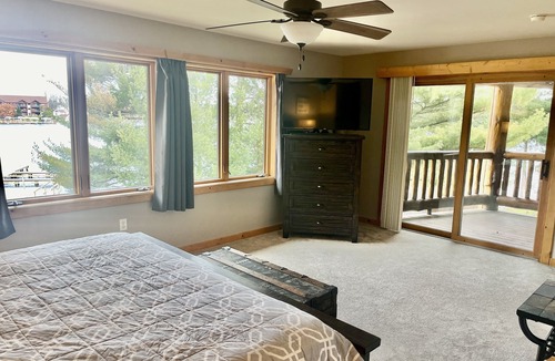 Minocqua House | Upscale Lakefront 3 Bdrm Townhouse on Lake Minocqua. Walk to Downtown!